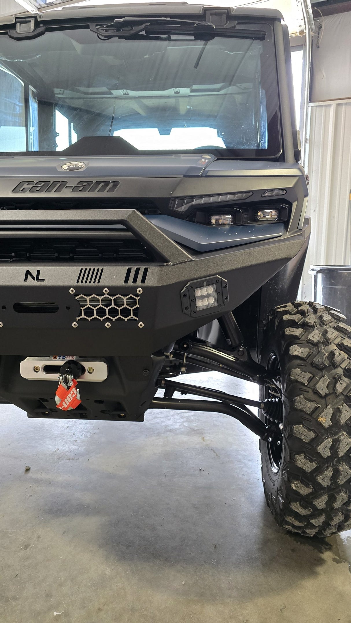 Can-am Defender HD11 Front Winch Bumper with lights