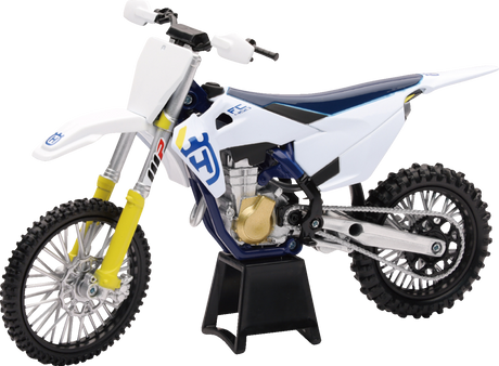 NEW RAY TOYS Husqvarna FC450 2019 Bike - 1:12 Scale - White/Blue/Black 58153